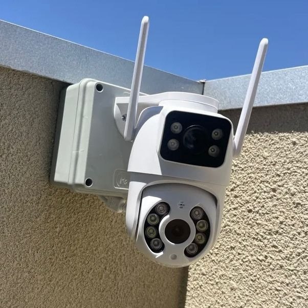 Câmera De Segurança Wifi Full Hd Externa Maxnova Prova D'água Lente Dupla Ip66 Cor Branco