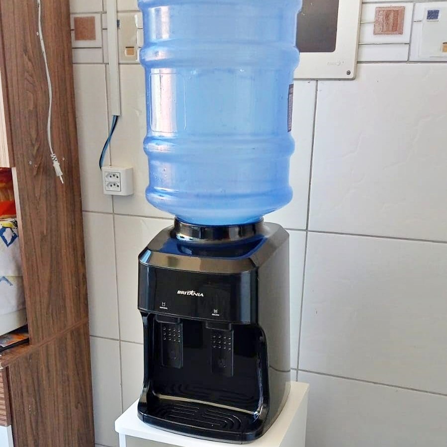 Bebedouro Britânia Aquaplus p/ Galão 10L ou 20L  Preto - Bivolt