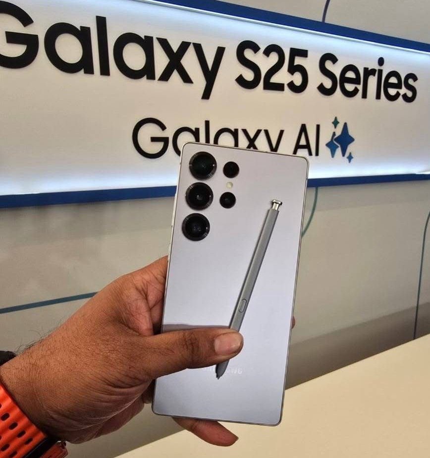 Samsung S25 Ultra 5G 256GB Galaxy AI 6,9" 12GB RAM Câm. Quádrupla 200MP 5000mAh c/ Caneta S Pen