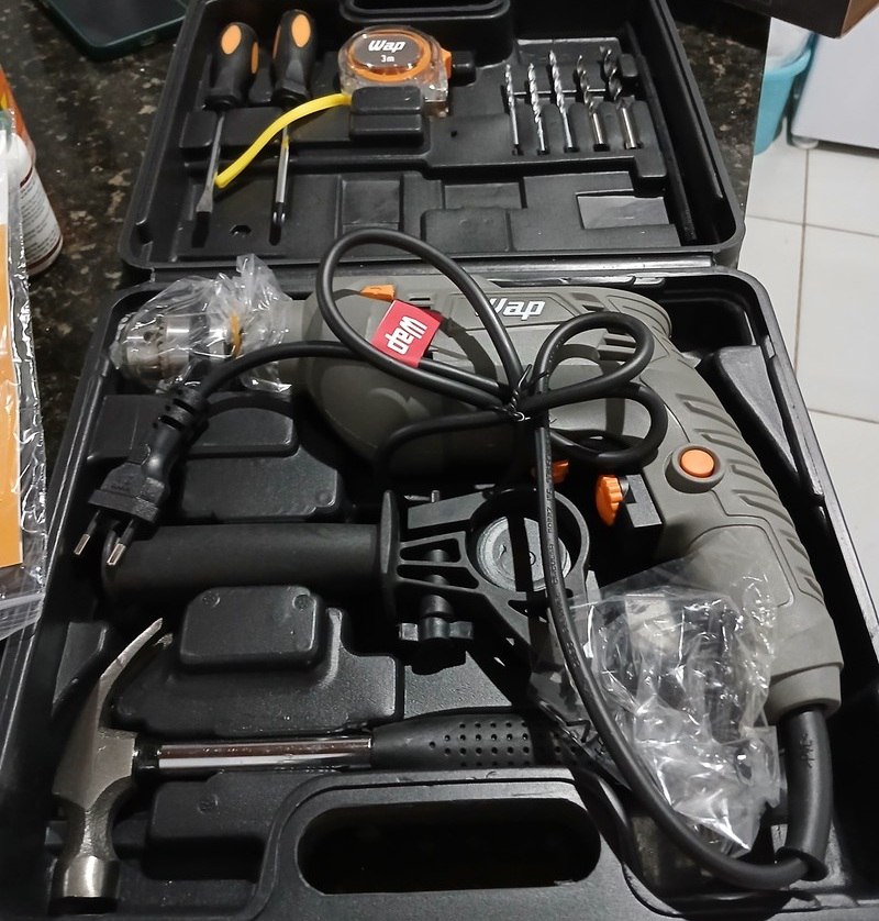 Furadeira e Parafusadeira de Impacto Wap 700W com Maleta e Kit de Ferramentas - 110v
