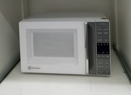 Micro-ondas Electrolux 23l Branco Efficient Com Descongelamento Assistido Me23b