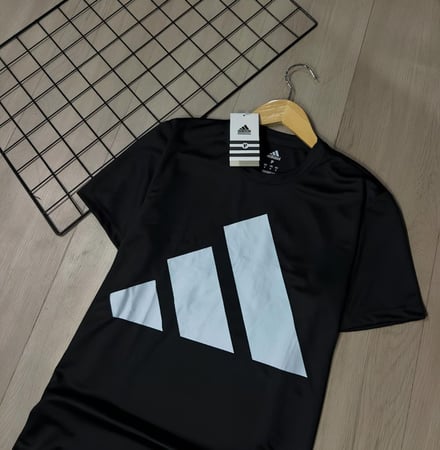 Camiseta Essentials Big Logo adidas