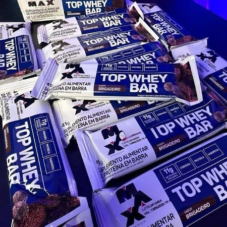 Top Whey Bar - Caixa C/12 Unidades - Max Titanium Sabor Brigadeiro