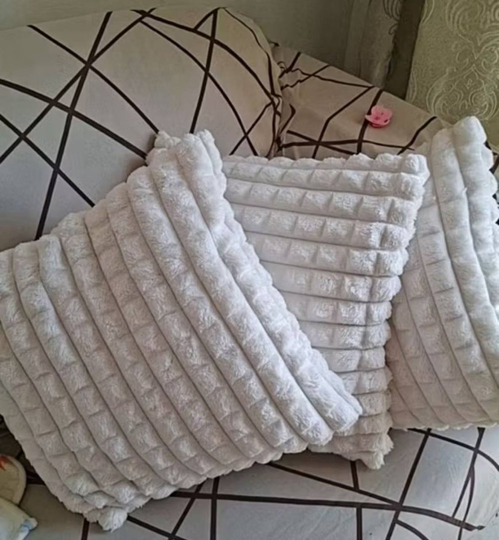 Kit 2 Capas de Almofadas Plush 45x45cm Super Macias 320g/m² Luxo Decorativa Sala Quarto