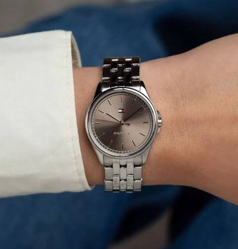 Relógio Tommy Hilfiger Feminino Aço Prateado Fundo Marrom Acinzentado