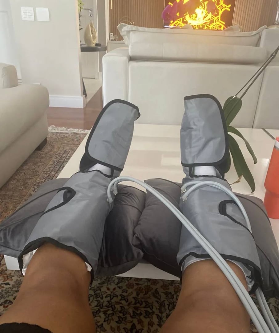 Massageador Bota De Pressão Ar Para Pernas E Pés F10 - Relaxmedic Cor Cinza/preto 127/220v