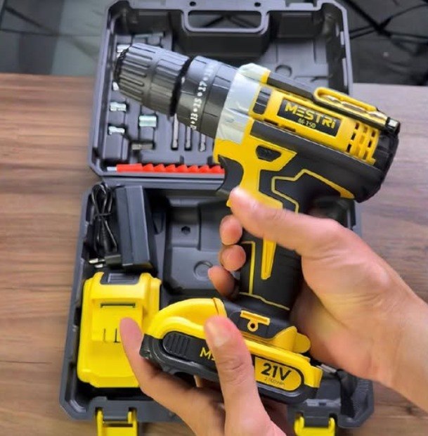 Parafusadeira Furadeira Sem Fio Bateria 21v Duas Baterias Azul-preto 127/220v 60hz