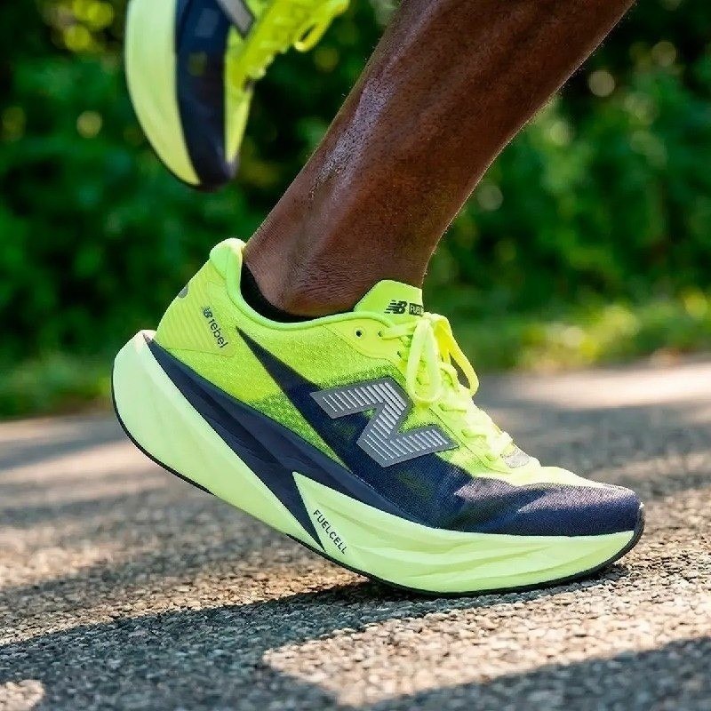 Tênis Masculino New Balance Fuelcell Rebel V5