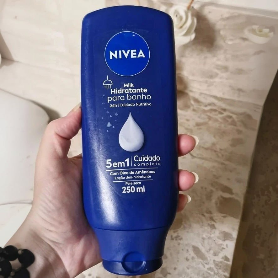 NIVEA Hidratante para Banho Milk 250ml, Cuidado Nutritivo 24h, Uso no Banho, Óleo de Amêndoas, Sensação de Maciez, Pele Seca
