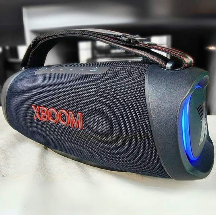 Caixa de som Bluetooth LG XBOOM 120W RMS Durabilidade militar à prova d'água 15H de bateria - Bivolt