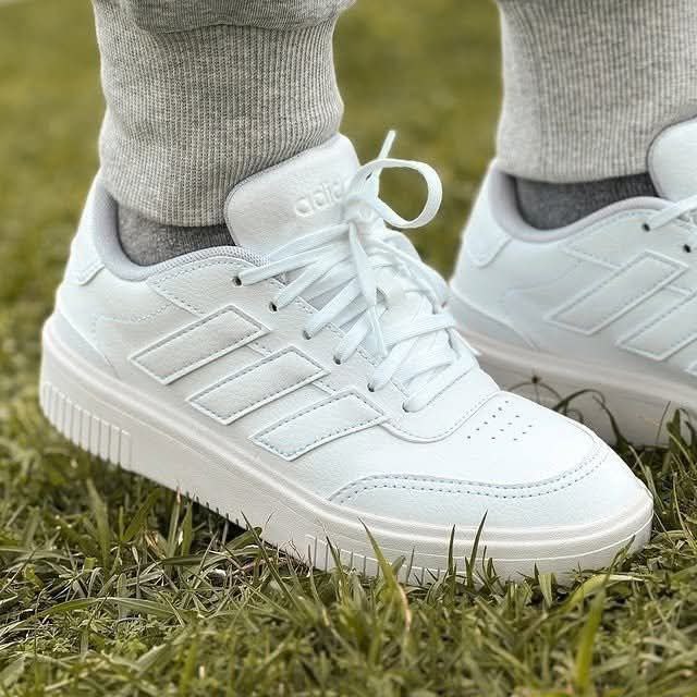 Tênis Adidas Courtblock