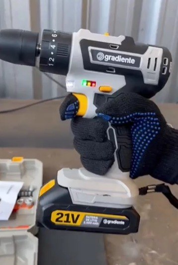 Parafusadeira Furadeira De Impacto Profissional 21v Modelo Gpb21vx 2 Baterias Com Maleta G...