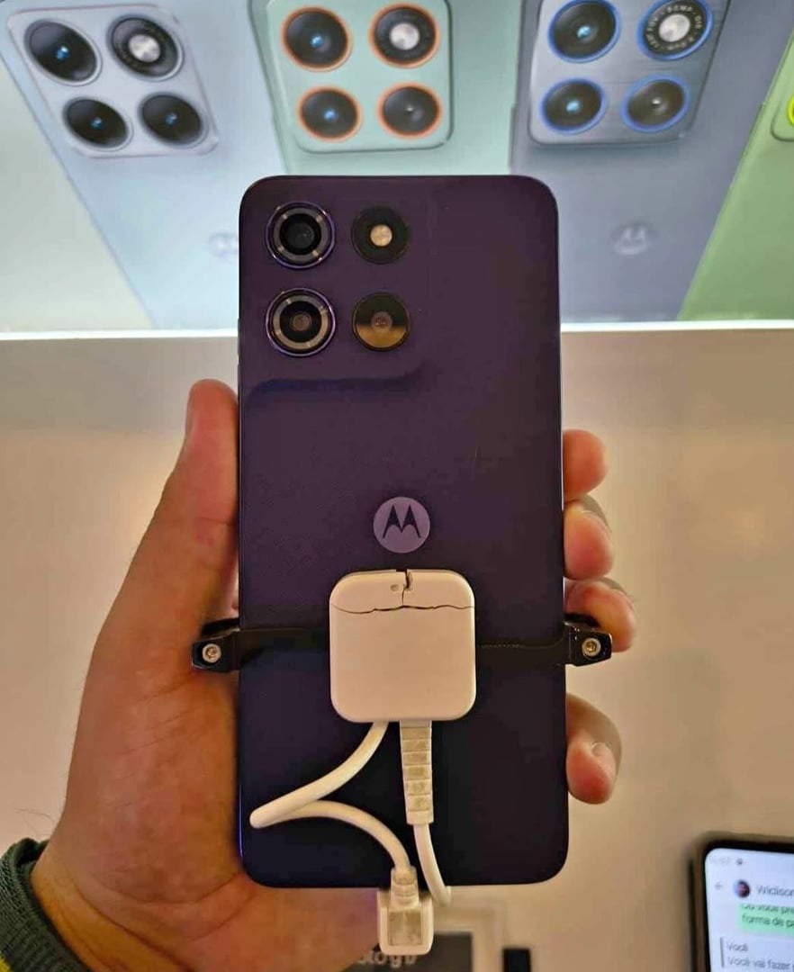 Motorola G17 256GB 12GB RAM Boost 6,7" Câm. Tripla + Selfie 32MP Bateria 5200mAh  - 3 core...