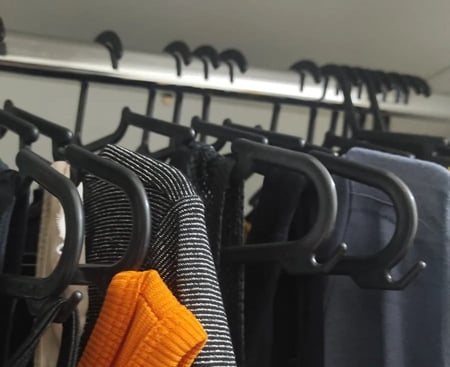Cabide Adulto Reforçado Kit 100 Unidades Atacado Organizador Preto
