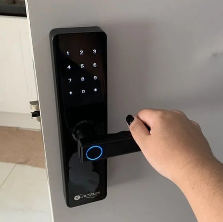 Fechadura Eletronica Digitalc/ Biometria Kuanttum Beta Pro 300 Usuarios 100 digitais Alert...
