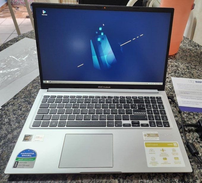 Notebook ASUS Vivobook 15 M1502YA AMD Ryzen 7 5825U 8GB Ram 512GB SSD Linux KeepOS 15,6" FHD Cool Silver - NJ611