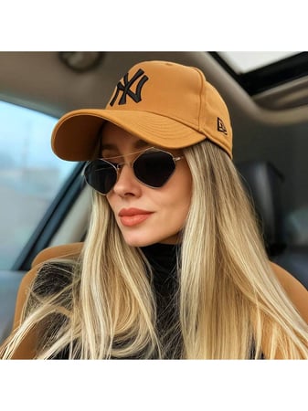 Boné Niw Trucker Caramelo Logo Preto com Regulagem de Tamanho Unissex