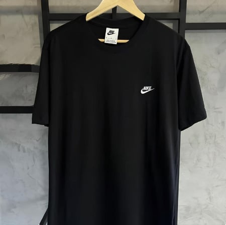 Camiseta Nike Sportswear Club Masculina