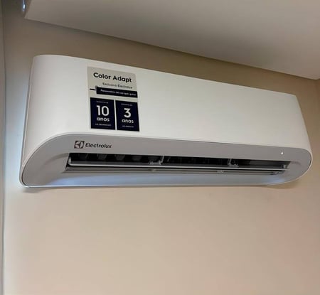 Ar-Condicionado Electrolux Split 12.000 BTUs Color Adapt Quente/Frio (UI12R/UE12R)