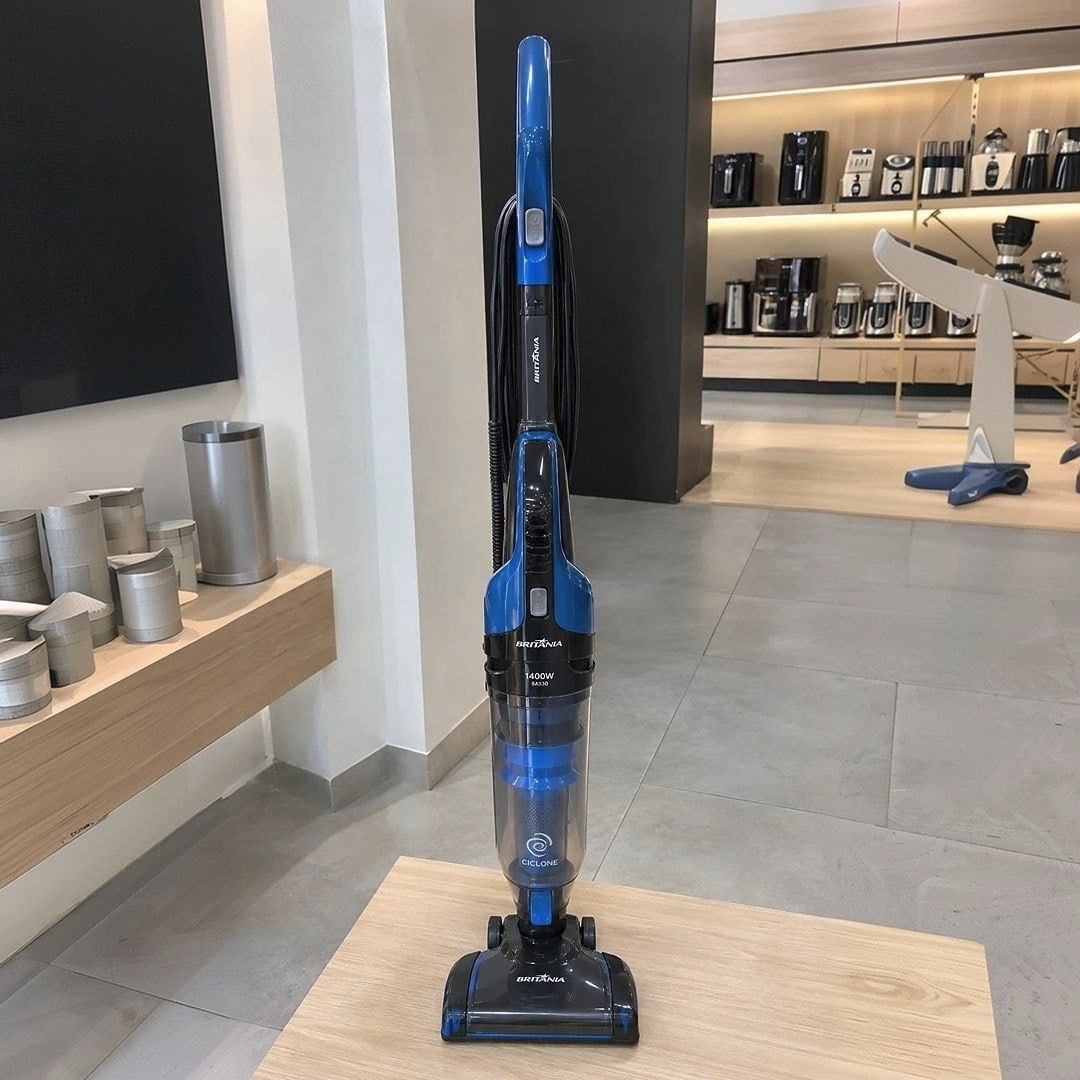 Aspirador de Pó Vertical Britânia 2 em 1 com Filtro Ciclone 1400W BAS30 1,5L Azul 127V