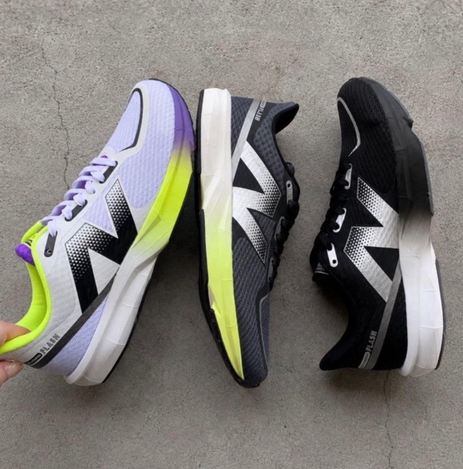 Tênis New Balance Flash V7
