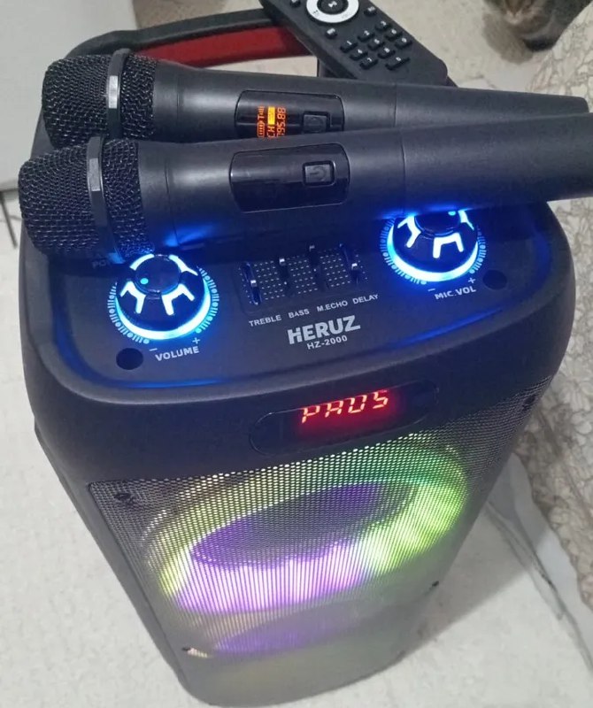 Caixa De Som Amplificada Amby Bluetooth Potencia Hz-2000 c/ 2 Microfones Sem Fio - Bivolt