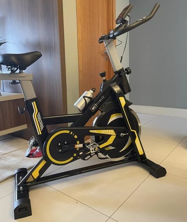 Bicicleta Spinning Com Roda De Inércia De 13kg Wct Fitness Cor Preto