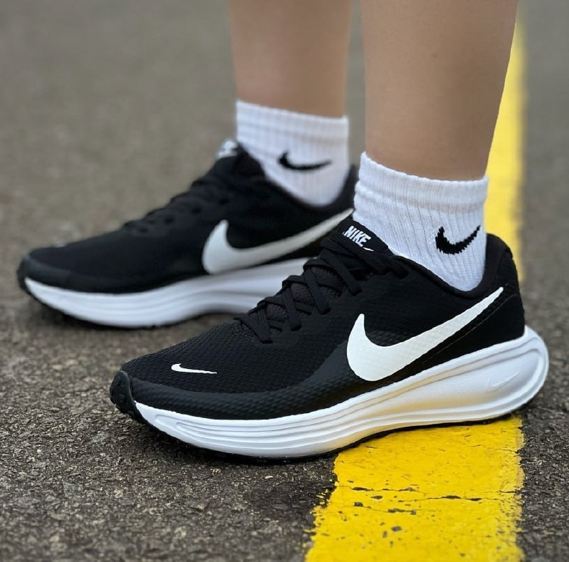 Tênis Nike Revolution 8