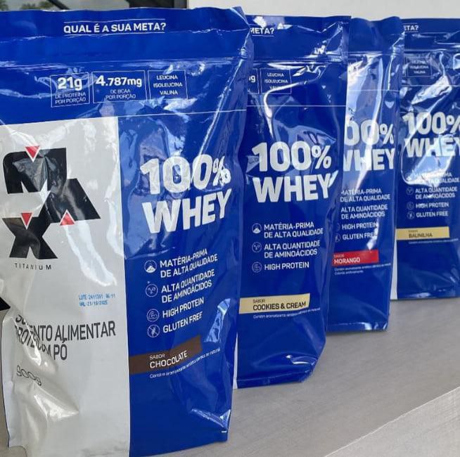Suplemento Em Pó Max Titanium 100% Whey Sabor Cookies & Cream Em Sachê De 900g
