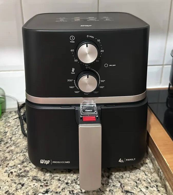 WAP Fritadeira Elétrica Air Fryer FAMILY 4 Litros, Temperatura Ajustável, Duplo Revestimento Antiaderente, 1500W 127V