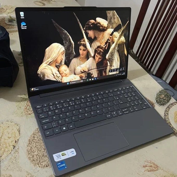 Notebook Lenovo IdeaPad Slim 3 15IRU10 Intel Core 3 100U 8GB 256GB SSD Linux 15.3" - 83NUS00000 Luna Grey