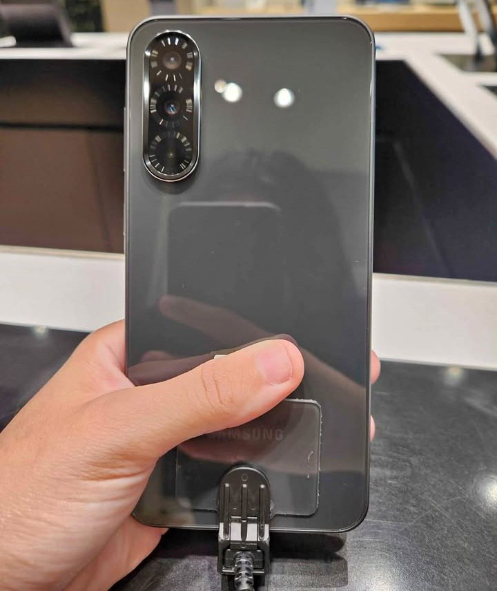 Samsung Galaxy A36 128GB 5G 6GB RAM Preto 6,7" Câm. Tripla + Selfie Bateria 5000mAh