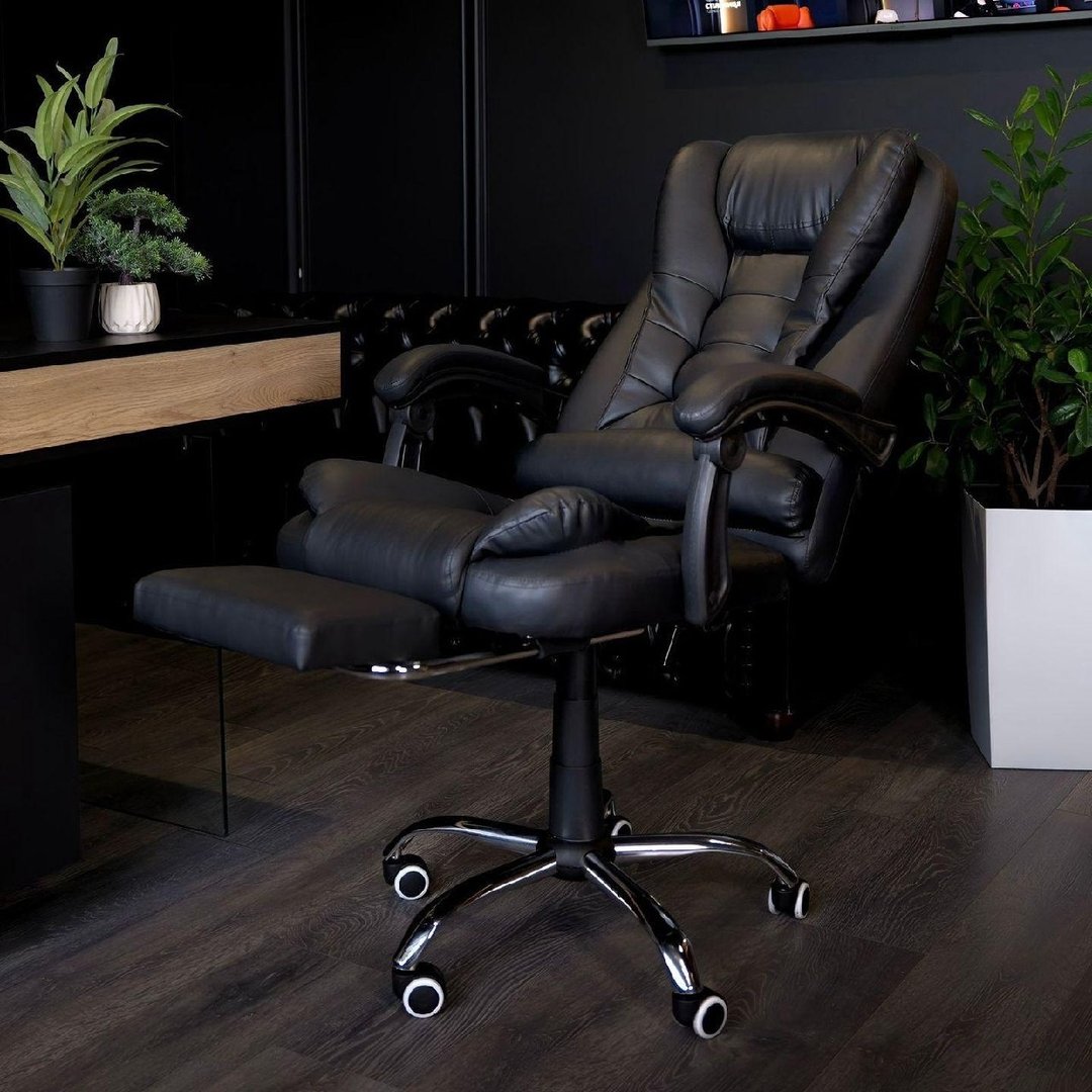 Cadeira Escritório Presidente Mulltx Preta Ergonômica Com Apoio De Pés E Couro Sintético P...