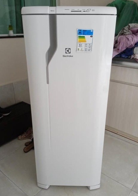 Geladeira Electrolux Cycle Defrost 240L Degelo Prático Uma Porta Branca (RE31) Classe A 220 Volts