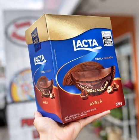 Ovo de Páscoa Tripla Camada Lacta Avelã - 320g