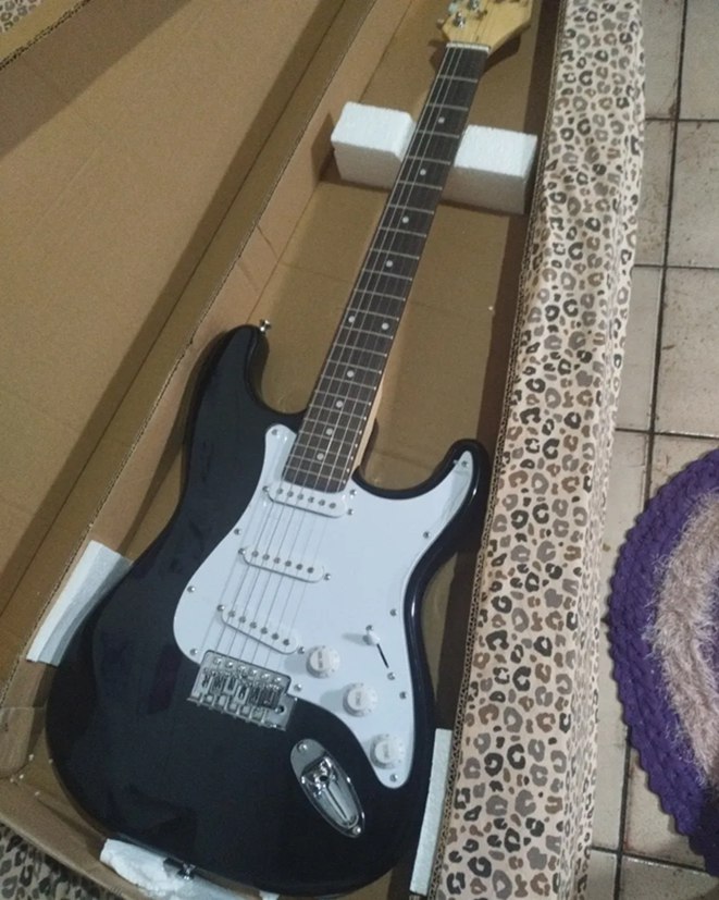 Guitarra Elétrica Konig St Stratocaster Brilhante 6c - 10 cores